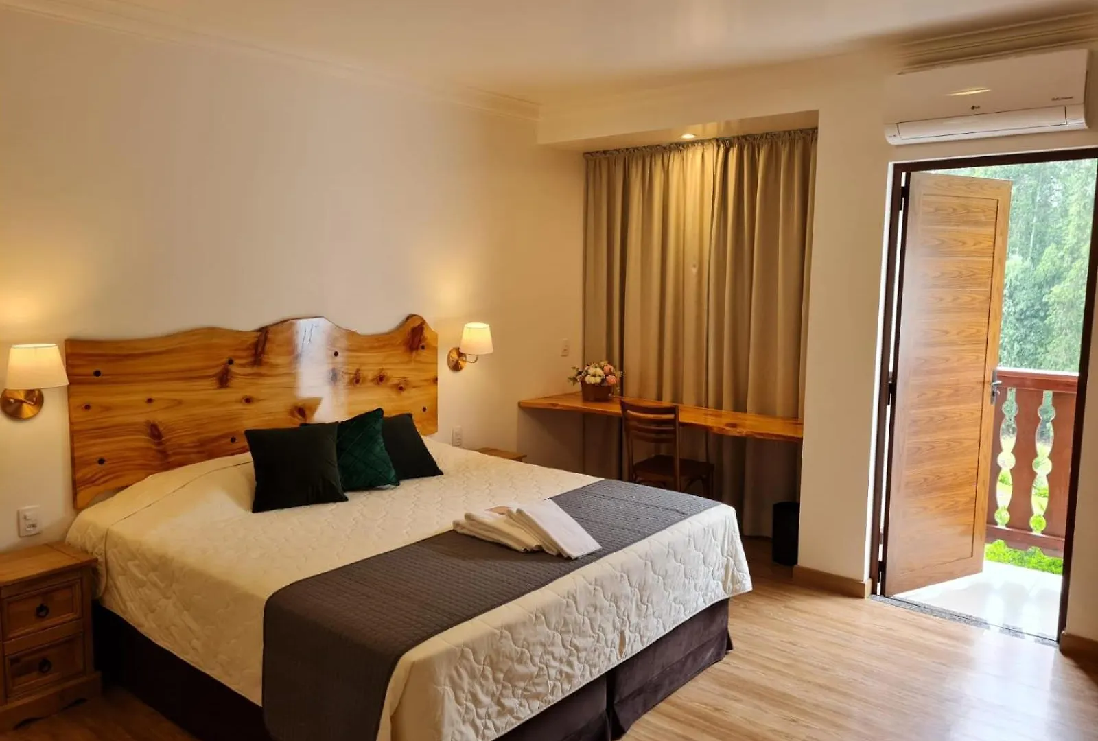 ***  Hotel Schneider Treze Tílias Brasil